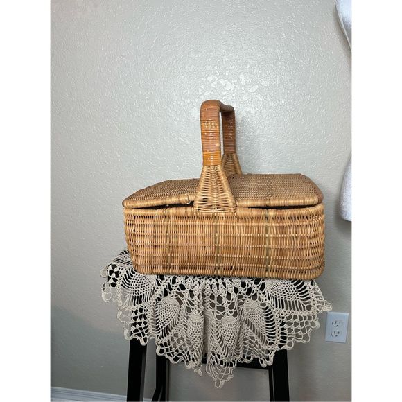 Vintage Other - Large Vintage 1960’s picnic basket dual lids - size 11.5in x 15in (basket base s